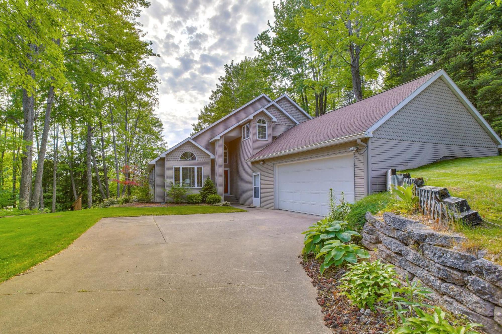 Family-Friendly Cadillac Home With Golf Course Views Exterior foto