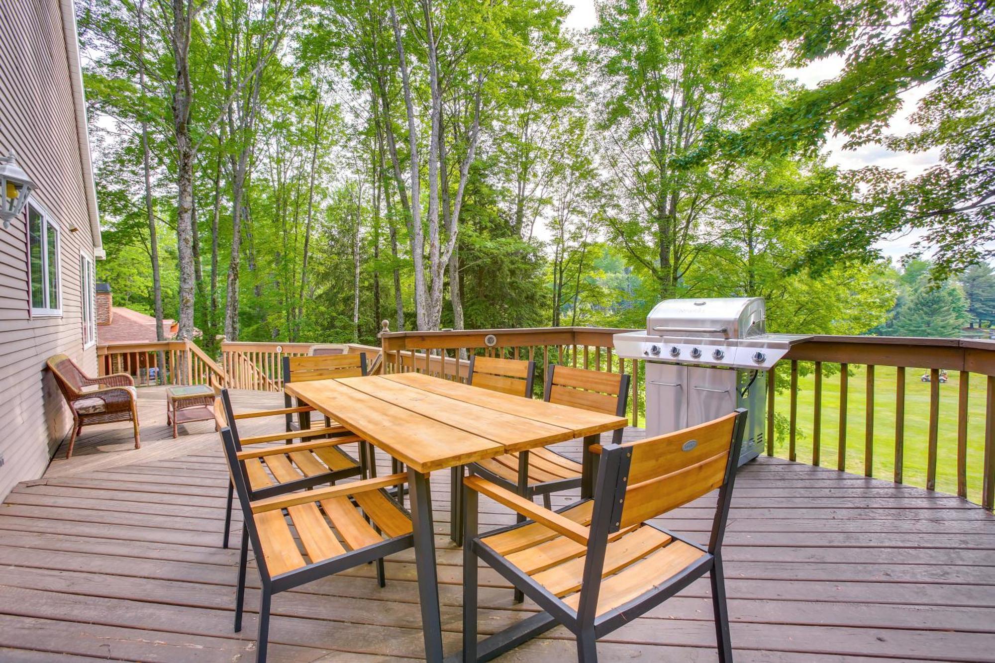 Family-Friendly Cadillac Home With Golf Course Views Exterior foto