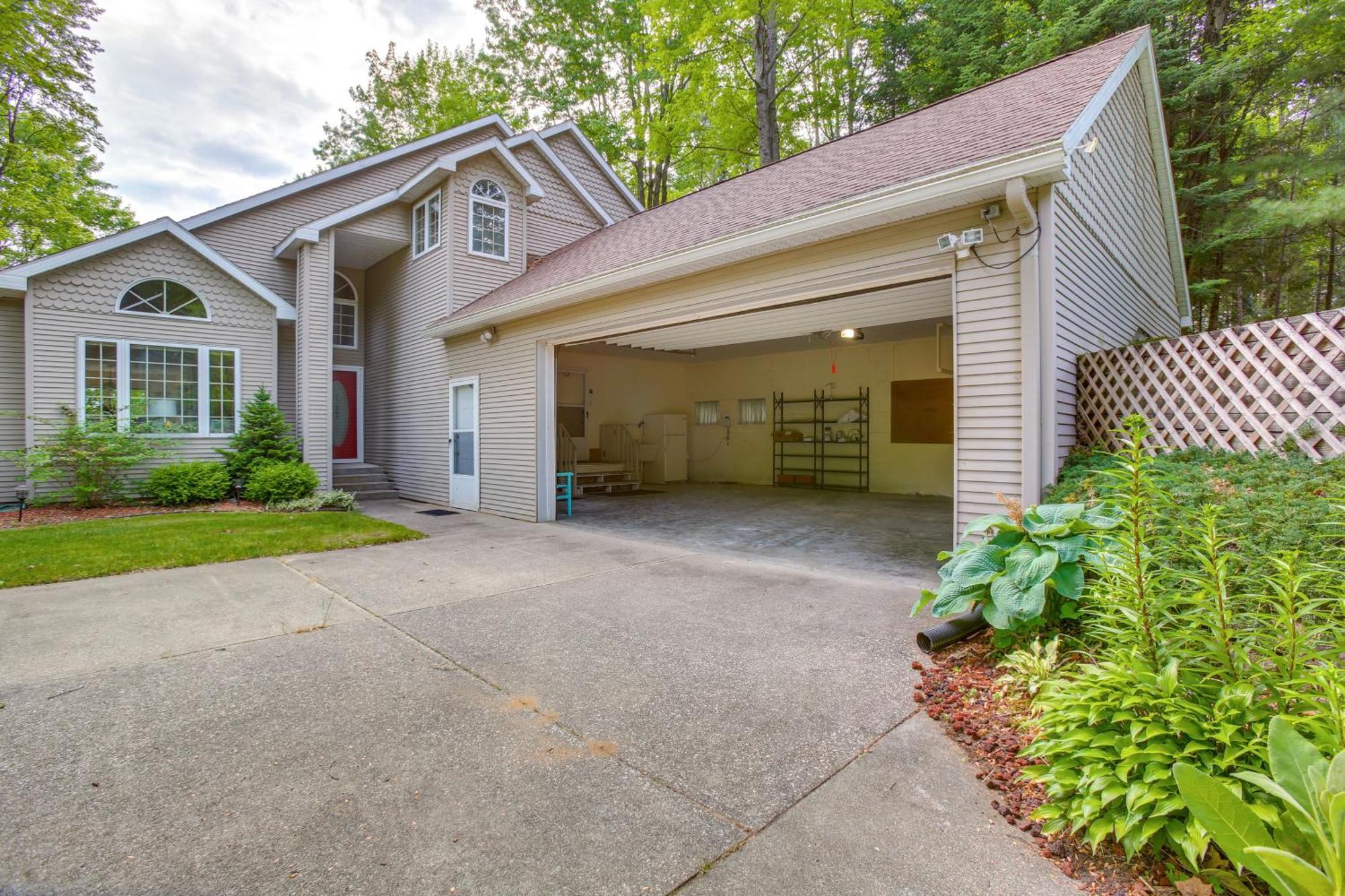 Family-Friendly Cadillac Home With Golf Course Views Exterior foto