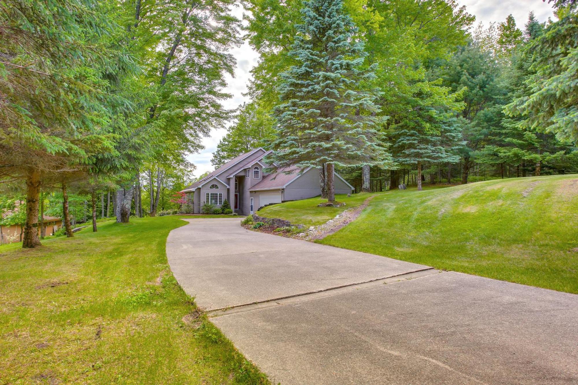 Family-Friendly Cadillac Home With Golf Course Views Exterior foto